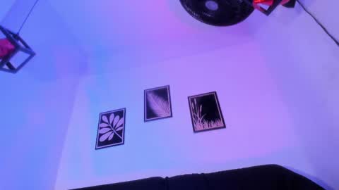 Snapshot of criss_zuri chatting on June 5, 12:44 pm criss_zuri online show from June 5, 12:44 pm