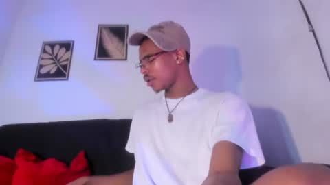 Snapshot of criss_zuri chatting on July 28, 12:48 pm criss_zuri online show from July 28, 12:48 pm