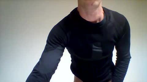 Snapshot of crissstrokesxxx chatting on March 15, 4:35 pm Criss online show from March 15, 4:35 pm