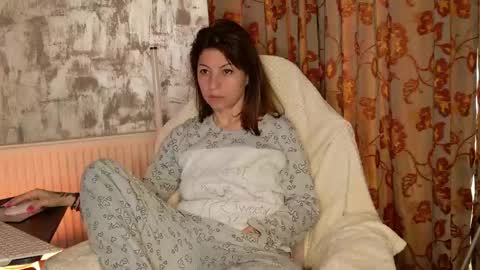 Snapshot of crissy_love chatting on May 6, 5:03 am crissy_love online show from May 6, 5:03 am