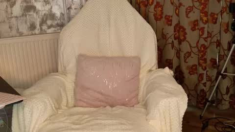 Snapshot of crissy_love chatting on May 6, 5:07 pm crissy_love online show from May 6, 5:07 pm