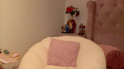 Snapshot of crissy_love chatting on June 9, 8:48 am crissy_love online show from June 9, 8:48 am