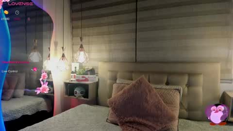 Snapshot of cristal__hot_1 chatting on April 20, 4:04 am Cristal online show from April 20, 4:04 am