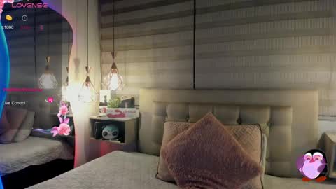 Snapshot of cristal__hot_1 chatting on April 21, 4:41 am Cristal online show from April 21, 4:41 am
