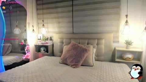 Snapshot of cristal__hot_1 chatting on April 24, 5:10 am Cristal online show from April 24, 5:10 am