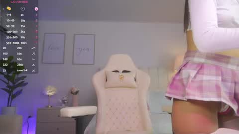 Snapshot of cristal_bunny chatting on July 3, 12:06 am Cristal online show from July 3, 12:06 am