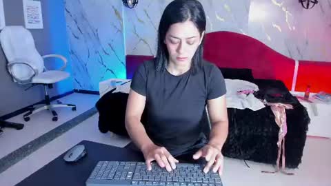 Snapshot of cristal_crossfit chatting on July 16, 10:10 am Cristal online show from July 16, 10:10 am