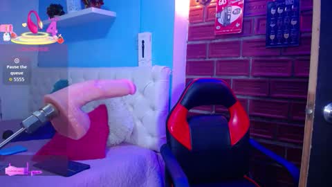 Snapshot of cristal_horny19 chatting on November 29, 3:31 am Milena online show from November 29, 3:31 am