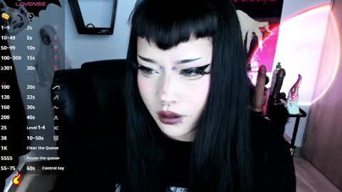 Cris online show from November 2, 5:48 pm