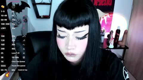 Snapshot of cristal_kosh chatting on March 28, 9:25 pm Cris online show from March 28, 9:25 pm