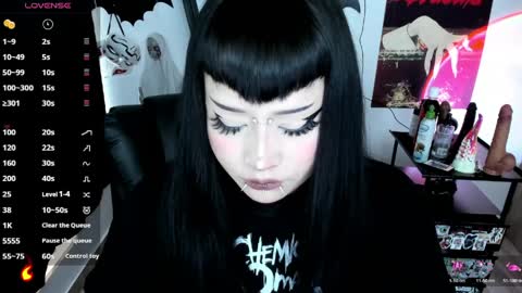 Snapshot of cristal_kosh chatting on April 8, 3:34 pm Cris online show from April 8, 3:34 pm