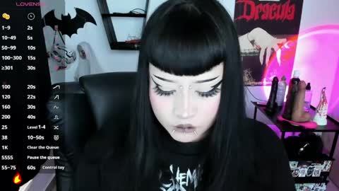Snapshot of cristal_kosh chatting on May 20, 8:48 pm Cris online show from May 20, 8:48 pm