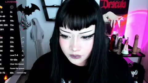 Snapshot of cristal_kosh chatting on June 17, 9:05 pm Cris online show from June 17, 9:05 pm
