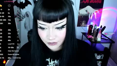 Snapshot of cristal_kosh chatting on June 24, 8:52 pm Cris online show from June 24, 8:52 pm