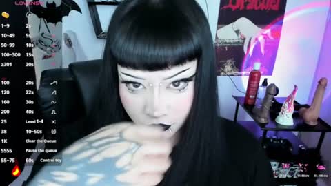 Snapshot of cristal_kosh chatting on July 4, 2:45 pm Cris online show from July 4, 2:45 pm