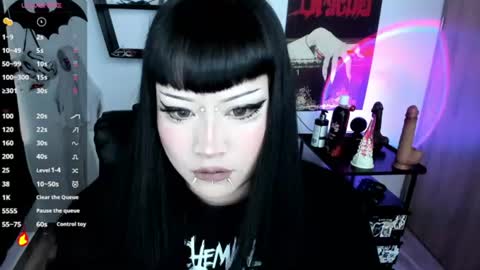 Snapshot of cristal_kosh chatting on July 25, 9:12 pm Cris online show from July 25, 9:12 pm