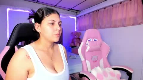 Snapshot of cristal_smith20 chatting on June 5, 11:38 am cristal_smith20 online show from June 5, 11:38 am