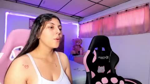 Snapshot of cristal_smith20 chatting on June 9, 2:50 pm cristal_smith20 online show from June 9, 2:50 pm