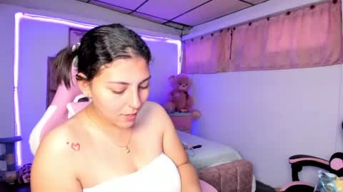 Snapshot of cristal_smith20 chatting on June 15, 12:29 pm cristal_smith20 online show from June 15, 12:29 pm