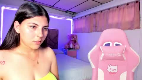 Snapshot of cristal_smith20 chatting on June 18, 11:36 am cristal_smith20 online show from June 18, 11:36 am