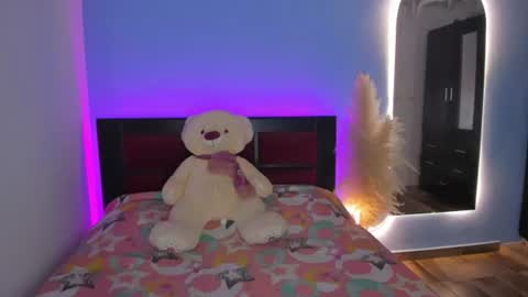 Snapshot of cristal_t2 chatting on June 11, 6:50 pm cristal_t2 online show from June 11, 6:50 pm