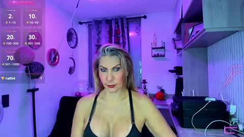 Cristal Ayala online show from May 15, 12:17 am