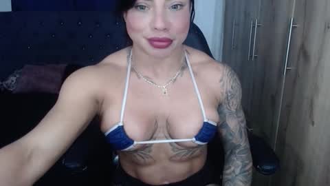 Snapshot of cristalbeautiful1 chatting on May 15, 3:46 am Natalie online show from May 15, 3:46 am