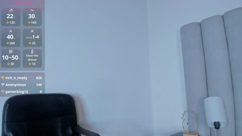 Nicole  Connection time 220pm-910pmCol online show from January 14, 1:47 am