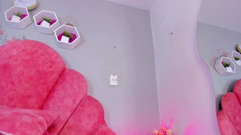 Nicole  Connection time 220pm-910pmCol online show from January 25, 1:54 am