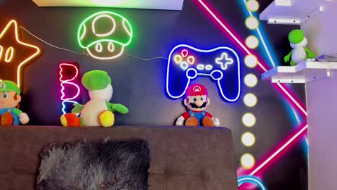 Nicole  Connection time 220pm-910pmCol online show from February 4, 8:06 pm