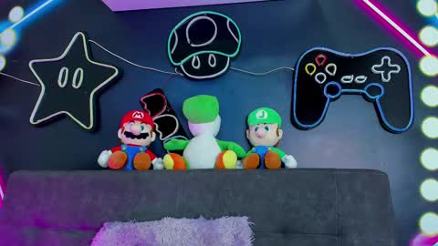 Nicole  Connection time 220pm-910pmCol online show from February 12, 7:45 pm