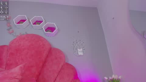 Nicole  Connection time 220pm-910pmCol online show from February 23, 1:46 am