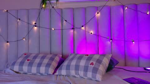 Nicole  Connection time 220pm-910pmCol online show from January 31, 7:45 pm