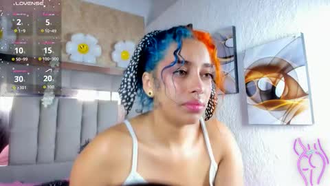   online show from December 3, 3:21 pm