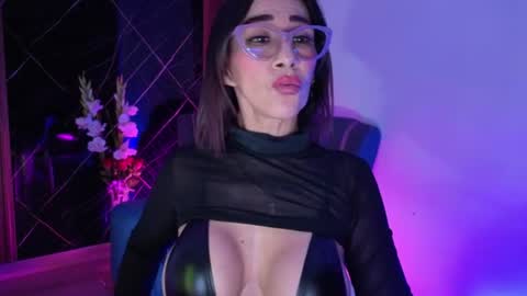 Snapshot of cristallmiller_ chatting on June 11, 6:50 pm cristal miller online show from June 11, 6:50 pm