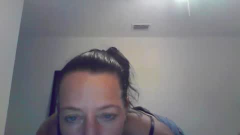 Snapshot of cristalmills069 chatting on April 24, 3:42 am Quartz online show from April 24, 3:42 am