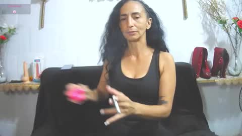 Snapshot of cristalvelvet chatting on June 4, 10:43 am online show from June 4, 10:43 am