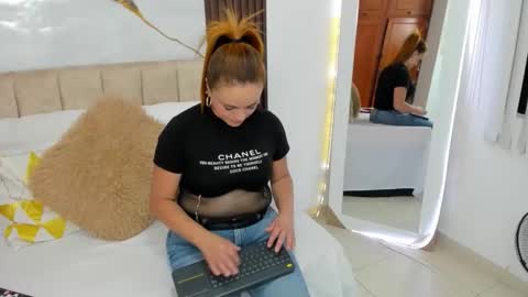 cristal walker online show from April 4, 10:35 am
