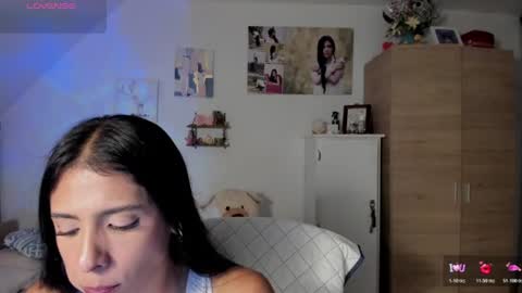 Snapshot of cristamunez chatting on July 9, 3:32 am veronika online show from July 9, 3:32 am