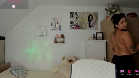 Snapshot of cristamunez chatting on July 30, 2:54 am veronika online show from July 30, 2:54 am