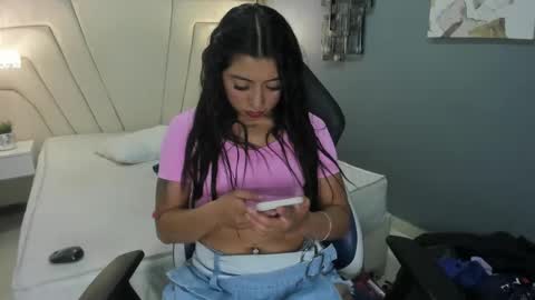  Independent Model online show from January 9, 3:58 am