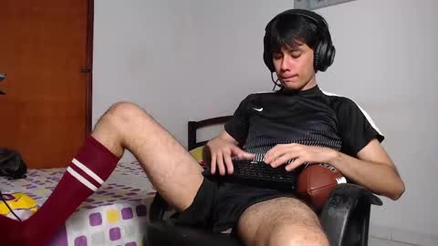 Snapshot of cristian_ortiz_1 chatting on December 4, 10:08 pm Cristian online show from December 4, 10:08 pm