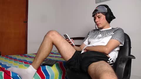Snapshot of cristian_ortiz_1 chatting on December 14, 4:01 am Cristian online show from December 14, 4:01 am