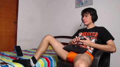 Snapshot of cristian_ortiz_1 chatting on December 15, 10:26 pm Cristian online show from December 15, 10:26 pm