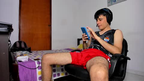 Snapshot of cristian_ortiz_1 chatting on January 24, 11:34 pm Cristian online show from January 24, 11:34 pm