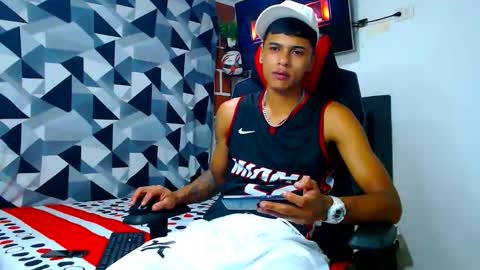 Snapshot of cristiantayron chatting on May 27, 6:10 am cristian online show from May 27, 6:10 am