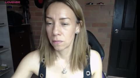 Snapshot of cristin_doll chatting on May 6, 1:38 pm cristina online show from May 6, 1:38 pm