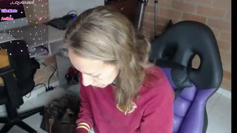 Snapshot of cristin_doll chatting on June 8, 3:23 pm cristina online show from June 8, 3:23 pm