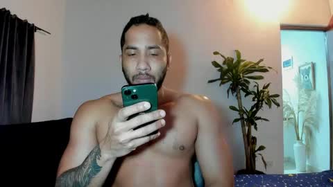 Snapshot of cristobal12cock chatting on April 19, 10:56 pm Cristian online show from April 19, 10:56 pm