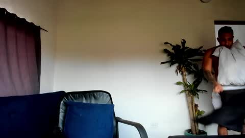 Snapshot of cristobal12cock chatting on April 28, 3:39 pm Cristian online show from April 28, 3:39 pm